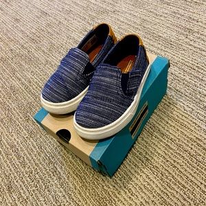 NEARLY NEW Toddler Boys Toms Slip Ons